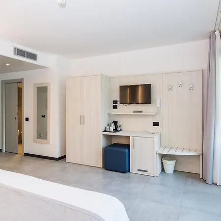 Otel Hotel Domaso 3*