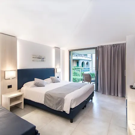 Отель Hotel Domaso Домазо
